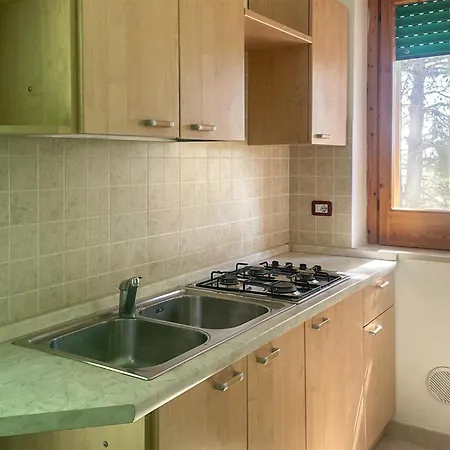 1 Bedroom Gorgeous In Βιέστε